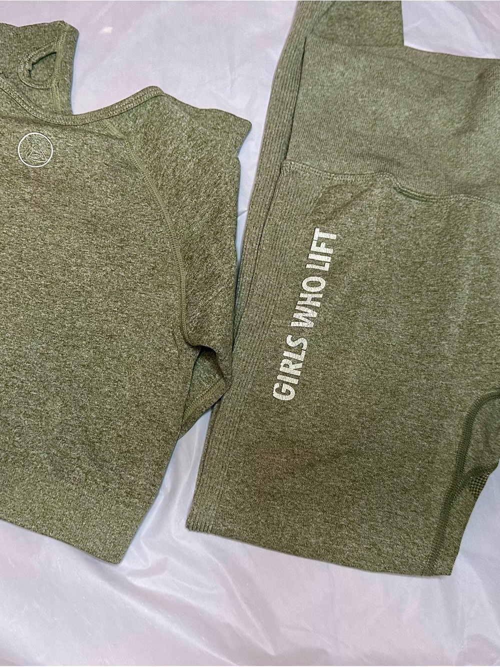 Beauty X Beast Olive Green Seamless Active Set - Picture 4 of 4